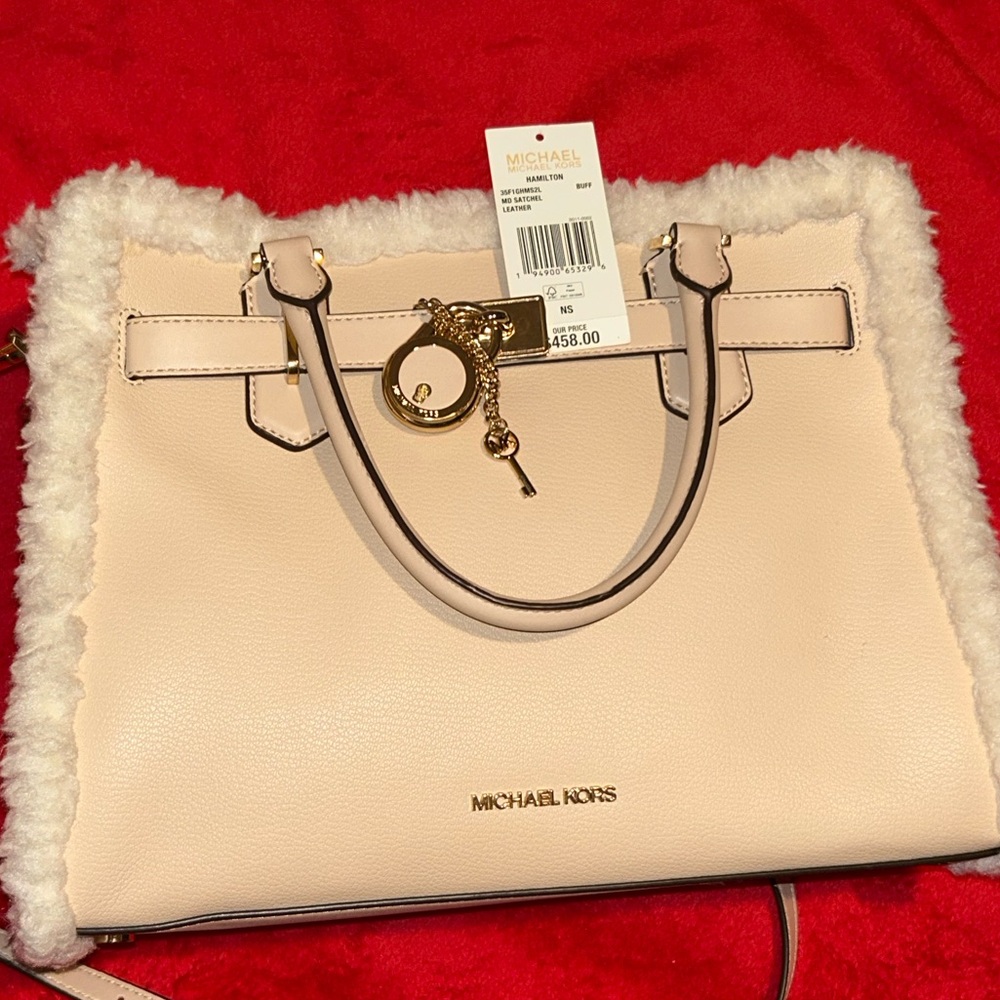 Michael Kors Leather Hamilton purse with lock and Key Gold Hardware design - Picture 9 of 11